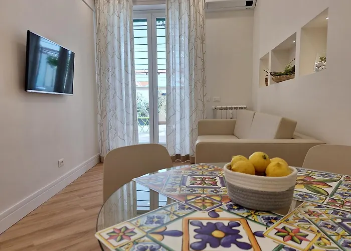 Peaceful 2 Bedrooms With Patio, Near Metro A Appartement Rome