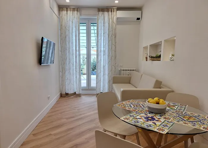 Appartement Peaceful 2 Bedrooms With Patio, Near Metro A *