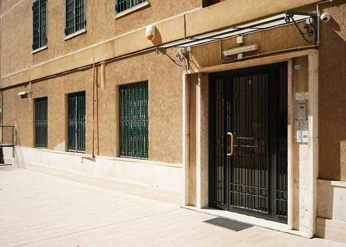 Appartement Peaceful 2 Bedrooms With Patio, Near Metro A