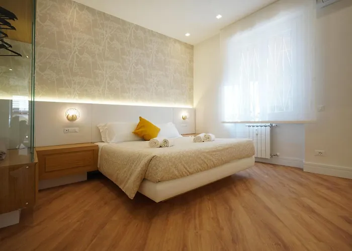 Peaceful 2 Bedrooms With Patio, Near Metro A Appartement Rome