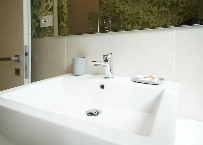 Peaceful 2 Bedrooms With Patio, Near Metro A * Rome