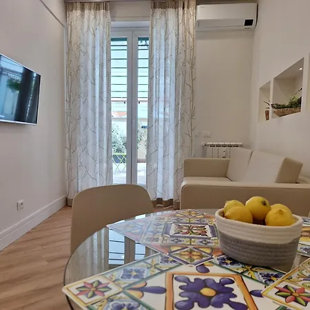 Apartamento Peaceful 2 Bedrooms With Patio, Near Metro A Roma