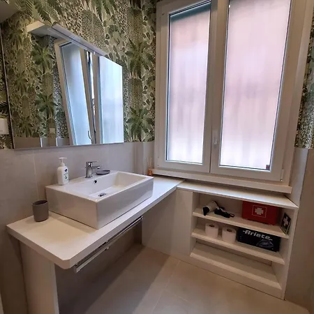 Peaceful 2 Bedrooms With Patio, Near Metro A Apartamento