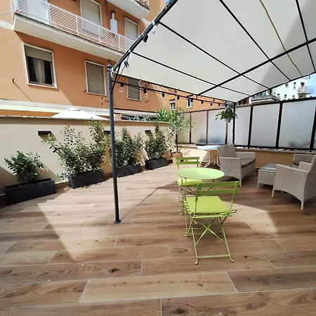 Peaceful 2 Bedrooms With Patio, Near Metro A Apartamento *