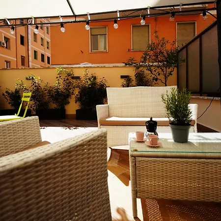 Apartamento Peaceful 2 Bedrooms With Patio, Near Metro A Roma